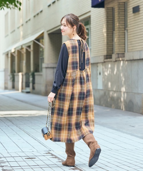 SMILE LAND（スマイルランド）の「＜大きいサイズ＞起毛チェックフレンチスリーブジャンパースカート（ジャンパースカート・レディース・イエロー系/ブラック系/ネイビー系・L/LL/3L/4L/5L）」の5枚目の写真