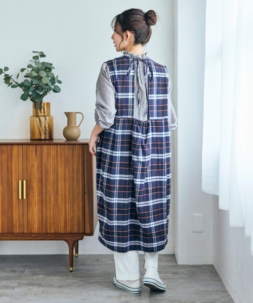 SMILE LAND（スマイルランド）の「＜大きいサイズ＞起毛チェックフレンチスリーブジャンパースカート（ジャンパースカート・レディース・イエロー系/ブラック系/ネイビー系・L/LL/3L/4L/5L）」の9枚目の写真