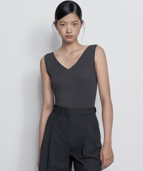 MUSINSA STANDARD WOMAN（ムシンサスタンダードウーマン）の「ウィメンズサマーウールバミューダヒドゥンバンディングハーフスラックス[チャコールグレー]（その他パンツ・レディース・その他・34/30/24/25/26/27/28/29）」の2枚目の写真
