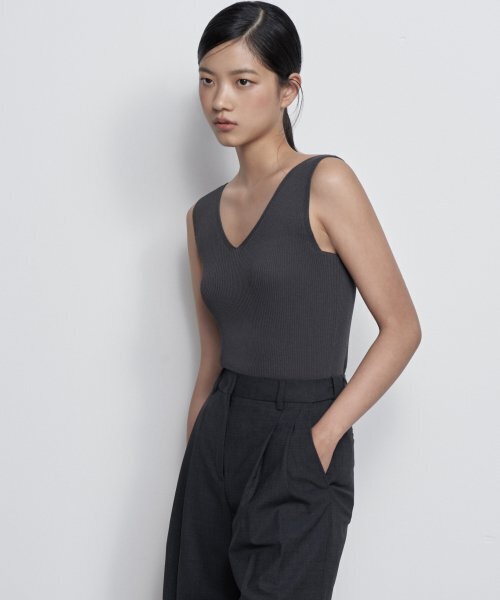 MUSINSA STANDARD WOMAN（ムシンサスタンダードウーマン）の「ウィメンズサマーウールバミューダヒドゥンバンディングハーフスラックス[チャコールグレー]（その他パンツ・レディース・その他・34/30/24/25/26/27/28/29）」の3枚目の写真