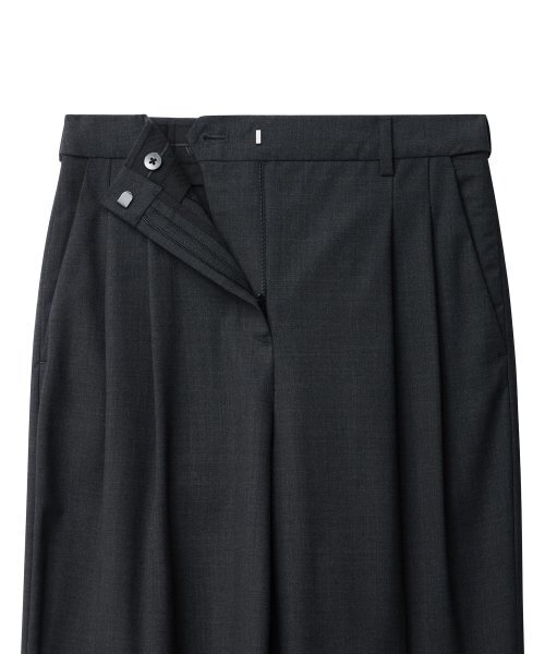 MUSINSA STANDARD WOMAN（ムシンサスタンダードウーマン）の「ウィメンズサマーウールバミューダヒドゥンバンディングハーフスラックス[チャコールグレー]（その他パンツ・レディース・その他・34/30/24/25/26/27/28/29）」の6枚目の写真