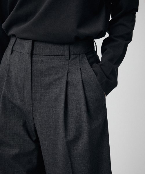 MUSINSA STANDARD WOMAN（ムシンサスタンダードウーマン）の「ウィメンズサマーウールバミューダヒドゥンバンディングハーフスラックス[チャコールグレー]（その他パンツ・レディース・その他・34/30/24/25/26/27/28/29）」の7枚目の写真