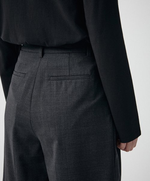 MUSINSA STANDARD WOMAN（ムシンサスタンダードウーマン）の「ウィメンズサマーウールバミューダヒドゥンバンディングハーフスラックス[チャコールグレー]（その他パンツ・レディース・その他・34/30/24/25/26/27/28/29）」の10枚目の写真