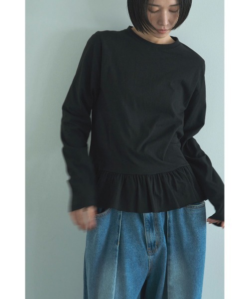 marjour（マージュール）の「HEM FRILL TEE（Tシャツ/カットソー・レディース・オフホワイト/ブラック・M）」の2枚目の写真