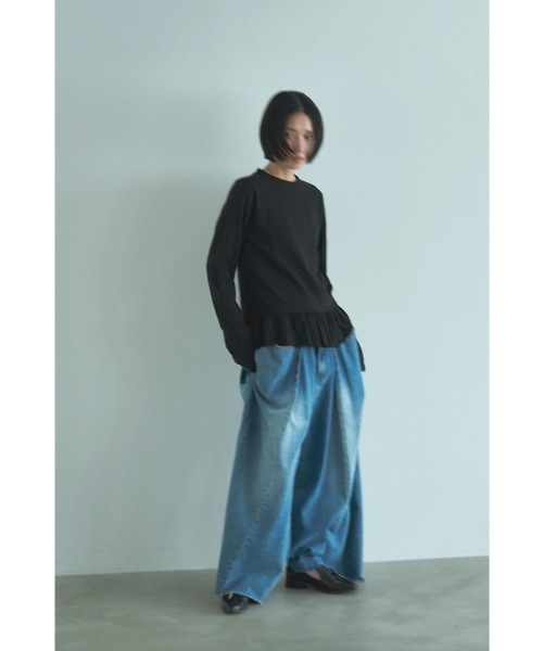marjour（マージュール）の「HEM FRILL TEE（Tシャツ/カットソー・レディース・オフホワイト/ブラック・M）」の3枚目の写真