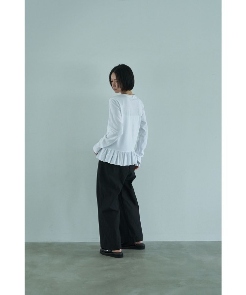 marjour（マージュール）の「HEM FRILL TEE（Tシャツ/カットソー・レディース・オフホワイト/ブラック・M）」の18枚目の写真