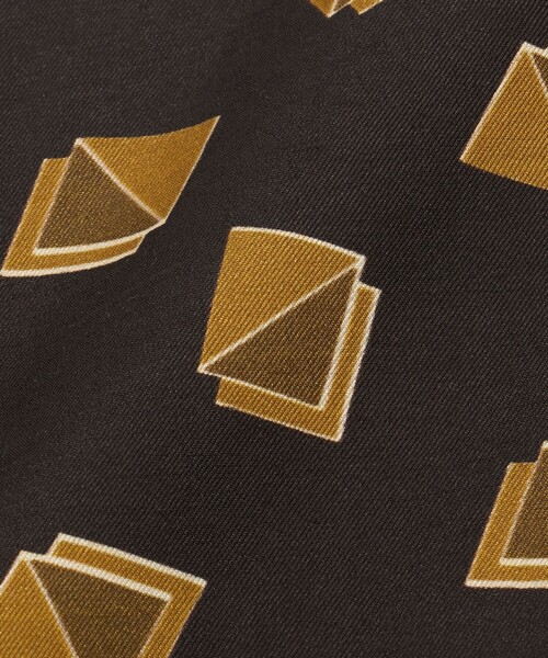 UNITED ARROWS（ユナイテッドアローズ）の「＜molteni＞ジオメトリックプリント アスコットタイ（ストール/ショール・メンズ・ダークブラウン・FREE）」の4枚目の写真
