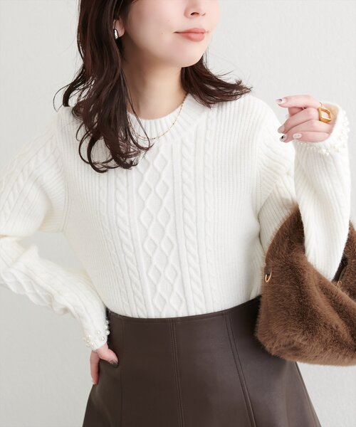 natural couture（ナチュラルクチュール）の「袖口パールもちふわニット（ニット/セーター・レディース・ミント/レッド/オフホワイト/ブラック・FREE）」の2枚目の写真