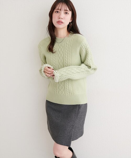natural couture（ナチュラルクチュール）の「袖口パールもちふわニット（ニット/セーター・レディース・ミント/レッド/オフホワイト/ブラック・FREE）」の3枚目の写真