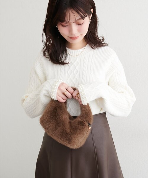 natural couture（ナチュラルクチュール）の「袖口パールもちふわニット（ニット/セーター・レディース・ミント/レッド/オフホワイト/ブラック・FREE）」の6枚目の写真