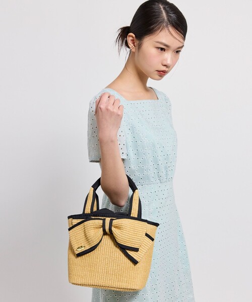 TOCCA(トッカ)の「BIG RIBBON SUMMER POCHETTE かごバッグ(かごバッグ・レディース・ベージュ系/ブラック系・F)」の1枚目の写真