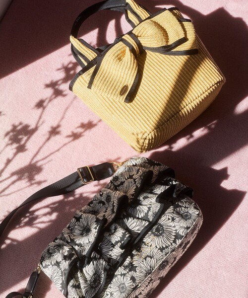 TOCCA(トッカ)の「BIG RIBBON SUMMER POCHETTE かごバッグ(かごバッグ・レディース・ベージュ系/ブラック系・F)」の4枚目の写真