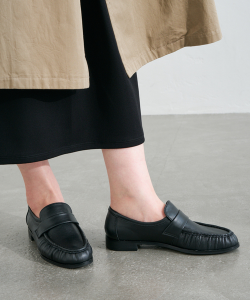 LE TALON（ルタロン）の「レザーギャザーローファー（ローファー・レディース・ベージュ/ブラック系その他・25cm/24.5cm/24cm/23.5cm/23cm/22.5cm/22cm）」の7枚目の写真