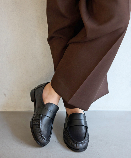 LE TALON（ルタロン）の「レザーギャザーローファー（ローファー・レディース・ベージュ/ブラック系その他・25cm/24.5cm/24cm/23.5cm/23cm/22.5cm/22cm）」の13枚目の写真