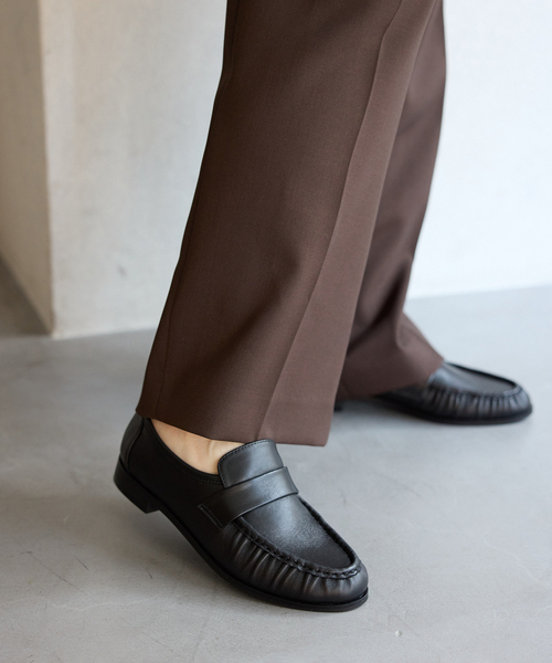 LE TALON（ルタロン）の「レザーギャザーローファー（ローファー・レディース・ベージュ/ブラック系その他・25cm/24.5cm/24cm/23.5cm/23cm/22.5cm/22cm）」の14枚目の写真