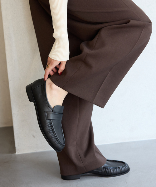 LE TALON（ルタロン）の「レザーギャザーローファー（ローファー・レディース・ベージュ/ブラック系その他・25cm/24.5cm/24cm/23.5cm/23cm/22.5cm/22cm）」の15枚目の写真