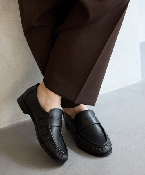 LE TALON（ルタロン）の「レザーギャザーローファー（ローファー・レディース・ベージュ/ブラック系その他・25cm/24.5cm/24cm/23.5cm/23cm/22.5cm/22cm）」の16枚目の写真