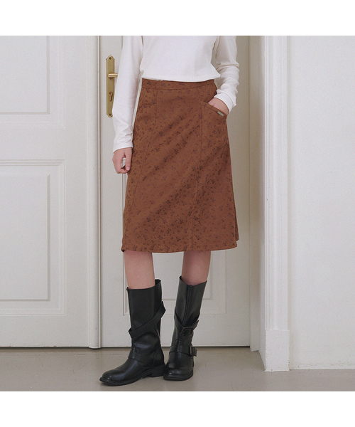 MICANE(ミケーネ)の「ジャキー スエード ミディスカート(スカート・レディース・ブラウン/ブラック・SMALL/X-SMALL/XX-LARGE/X-LARGE/LARGE/MEDIUM)」の2枚目の写真
