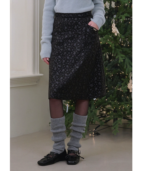 MICANE(ミケーネ)の「ジャキー スエード ミディスカート(スカート・レディース・ブラウン/ブラック・SMALL/X-SMALL/XX-LARGE/X-LARGE/LARGE/MEDIUM)」の3枚目の写真