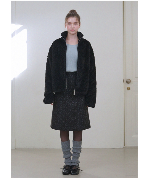 MICANE(ミケーネ)の「ジャキー スエード ミディスカート(スカート・レディース・ブラウン/ブラック・SMALL/X-SMALL/XX-LARGE/X-LARGE/LARGE/MEDIUM)」の8枚目の写真