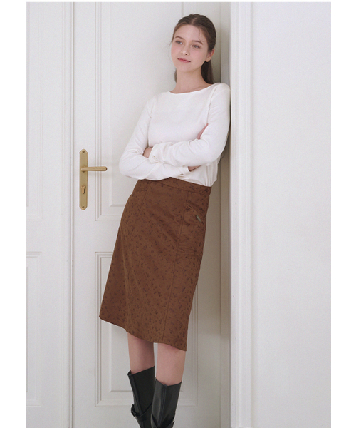 MICANE(ミケーネ)の「ジャキー スエード ミディスカート(スカート・レディース・ブラウン/ブラック・SMALL/X-SMALL/XX-LARGE/X-LARGE/LARGE/MEDIUM)」の13枚目の写真