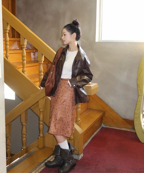 MICANE(ミケーネ)の「ジャキー スエード ミディスカート(スカート・レディース・ブラウン/ブラック・SMALL/X-SMALL/XX-LARGE/X-LARGE/LARGE/MEDIUM)」の21枚目の写真