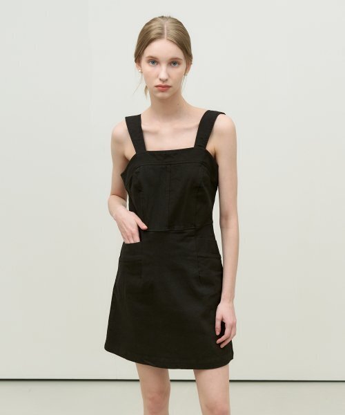 ADAUL(アダウル)の「ミームショルダーストラップミニワンピース - ブラック(ワンピース・レディース・その他・MEDIUM)」の1枚目の写真
