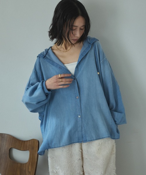 Doux archives（ドゥアルシーヴ）の「【26SS先行予約】シアーデニムフードシャツ（シャツ/ブラウス・レディース・サックスブルー/チャコールグレー/ブルー・FREE）」の19枚目の写真