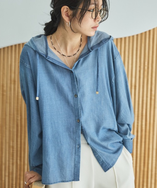 Doux archives（ドゥアルシーヴ）の「【26SS先行予約】シアーデニムフードシャツ（シャツ/ブラウス・レディース・サックスブルー/チャコールグレー/ブルー・FREE）」の4枚目の写真