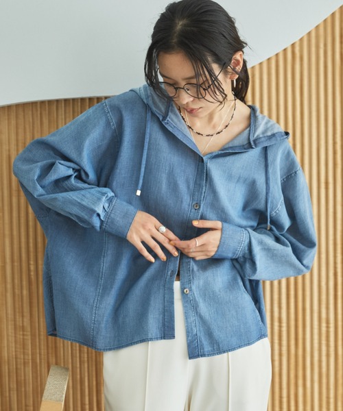 Doux archives（ドゥアルシーヴ）の「【26SS先行予約】シアーデニムフードシャツ（シャツ/ブラウス・レディース・サックスブルー/チャコールグレー/ブルー・FREE）」の6枚目の写真