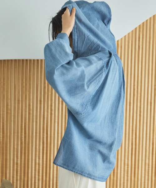 Doux archives（ドゥアルシーヴ）の「【26SS先行予約】シアーデニムフードシャツ（シャツ/ブラウス・レディース・サックスブルー/チャコールグレー/ブルー・FREE）」の9枚目の写真