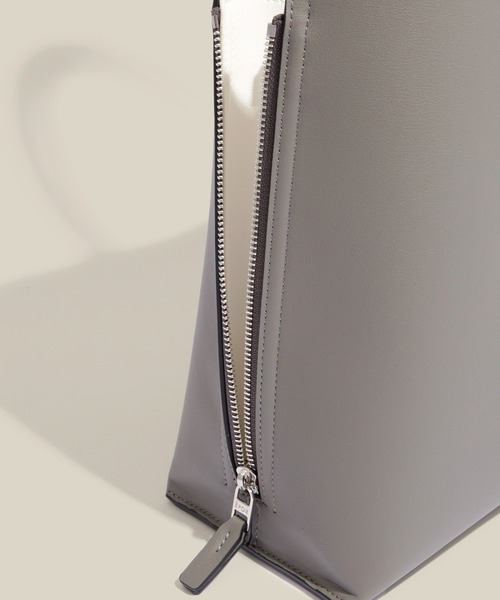 E'POR（エポール）の「【E'POR】【WEB限定】Y BAG Medium+ /A4対応・通勤・26SS（トートバッグ・レディース・ダークグリーン/グレー/ダークブラウン/ブラック/キナリ・FREE）」の20枚目の写真