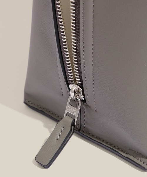 E'POR（エポール）の「【E'POR】【WEB限定】Y BAG Medium+ /A4対応・通勤・26SS（トートバッグ・レディース・ダークグリーン/グレー/ダークブラウン/ブラック/キナリ・FREE）」の19枚目の写真