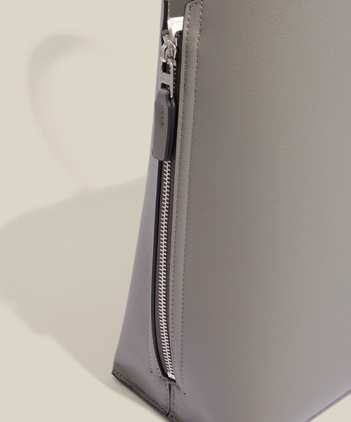 E'POR（エポール）の「【E'POR】【WEB限定】Y BAG Medium+ /A4対応・通勤・26SS（トートバッグ・レディース・ダークグリーン/グレー/ダークブラウン/ブラック/キナリ・FREE）」の18枚目の写真