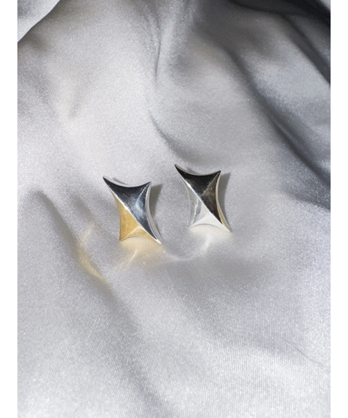 OVERGREY（オーバー グレイ）の「Headlight Earrings M - Combi（ピアス（両耳用）・レディース・その他・FREE）」の3枚目の写真