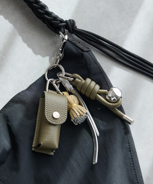 collex（コレックス）の「【別注】リップケース付レザーチャーム（財布・レディース・ボルドー/ブラック/カーキ・フリー）」の6枚目の写真