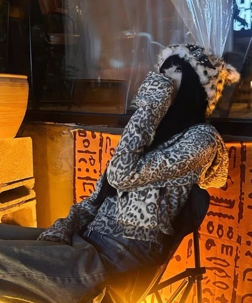 セール】ヒョウ柄ジップアップパーカー（パーカー）｜ViViDAY