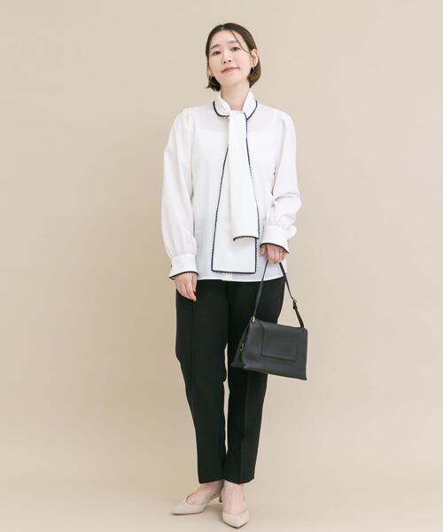 URBAN RESEARCH ROSSO WOMEN（アーバンリサーチ　ロッソ）の「『WEB/一部店舗限定』トリミングボウタイブラウス（シャツ/ブラウス・レディース・ネイビー/オフホワイト・FREE）」の5枚目の写真