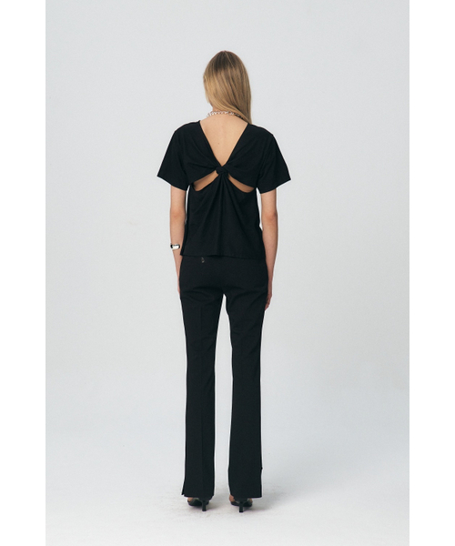 KUME（クメ）の「ツイストバックディテールTシャツ、ブラック（Tシャツ/カットソー・レディース・その他・SMALL/MEDIUM）」の4枚目の写真