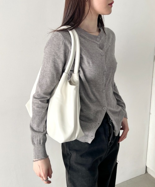 wears(ウェアーズ)の「【A4収納可】タック入りPUトートバッグ 通勤通学トートバッグ(トートバッグ・レディース・ホワイト/ブラック・FREE)」の6枚目の写真