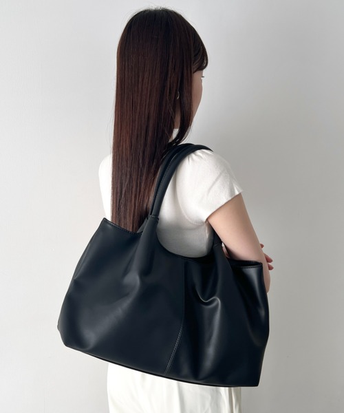 wears(ウェアーズ)の「【A4収納可】タック入りPUトートバッグ 通勤通学トートバッグ(トートバッグ・レディース・ホワイト/ブラック・FREE)」の19枚目の写真
