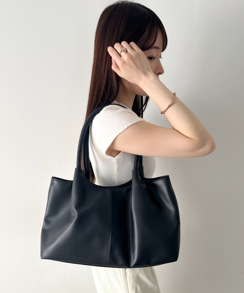 wears(ウェアーズ)の「【A4収納可】タック入りPUトートバッグ 通勤通学トートバッグ(トートバッグ・レディース・ホワイト/ブラック・FREE)」の18枚目の写真
