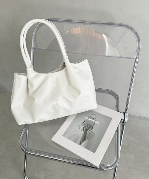 wears(ウェアーズ)の「【A4収納可】タック入りPUトートバッグ 通勤通学トートバッグ(トートバッグ・レディース・ホワイト/ブラック・FREE)」の12枚目の写真