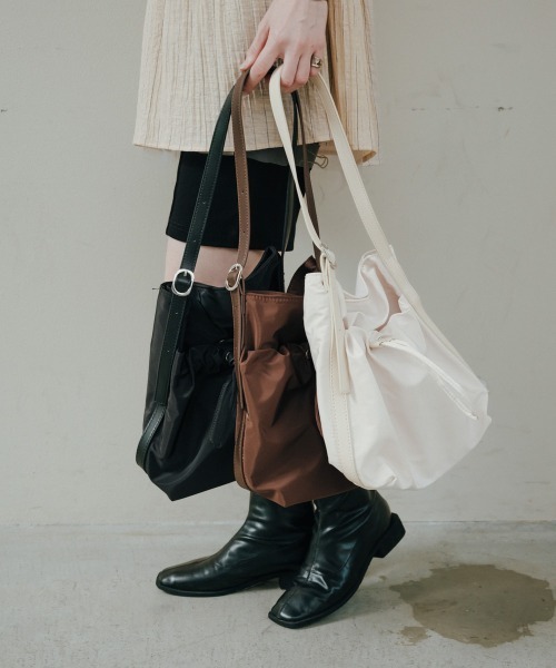 Bab(バブ)の「ワンショルダーバッグ(ショルダーバッグ・レディース・アイボリー/ブラック/ブラウン・ONESIZE)」の2枚目の写真