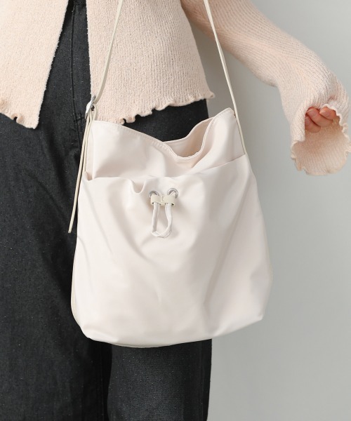 Bab(バブ)の「ワンショルダーバッグ(ショルダーバッグ・レディース・アイボリー/ブラック/ブラウン・ONESIZE)」の4枚目の写真