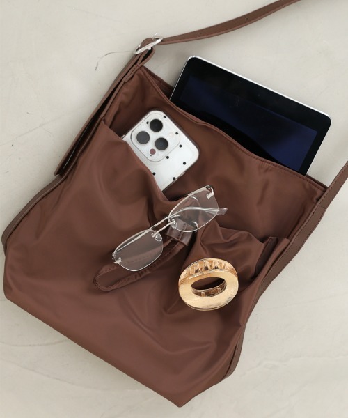 Bab(バブ)の「ワンショルダーバッグ(ショルダーバッグ・レディース・アイボリー/ブラック/ブラウン・ONESIZE)」の17枚目の写真