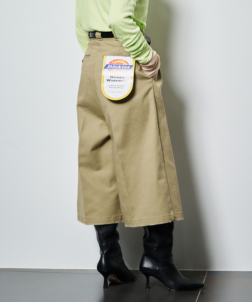 Dickies(ディッキーズ)の「Dickies 別注 HAKAMA Half パンツ(その他パンツ・レディース・ベージュ/ブラック/レッド・SMALL/MEDIUM)」の2枚目の写真