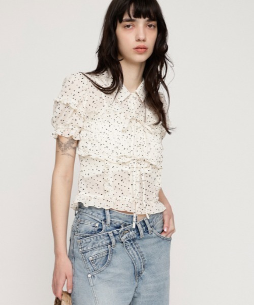 SLY(スライ)の「【2026SS新作】TINY DOTS FRILL BL タイニードッツフリルブラウス 冬服 春服(シャツ/ブラウス・レディース・ホワイト系その他2/ブラック系その他2・FREE)」の1枚目の写真