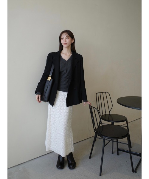 amel(エイメル)の「スカラップVネックデザインニット / チャコール(Tシャツ/カットソー・レディース・チャコールグレー・FREE)」の6枚目の写真