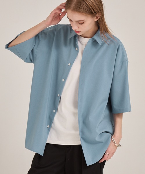 EMMA CLOTHES(エマクローズ)の「多機能素材半袖ベーシックシャツ〈UVカット・速乾・イージーケア・接触冷感〉(シャツ/ブラウス・メンズ・スミクロ/ダークネイビー/ネイビー系/グレー系/ホワイト/ブルー/モカ・S/L/M)」の6枚目の写真
